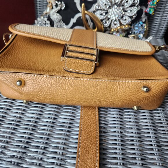 DIVINA FIRENZE ~ Made In Italy Leather Flap Over Baguette Crossbody ~ TAN ~ EUC - Picture 4 of 4